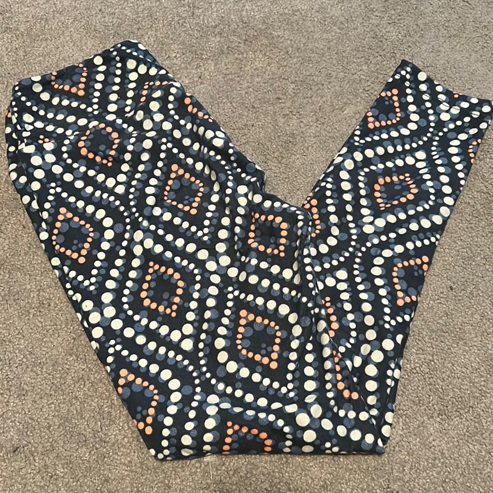 One size LuLaRoe  buttery soft leggings